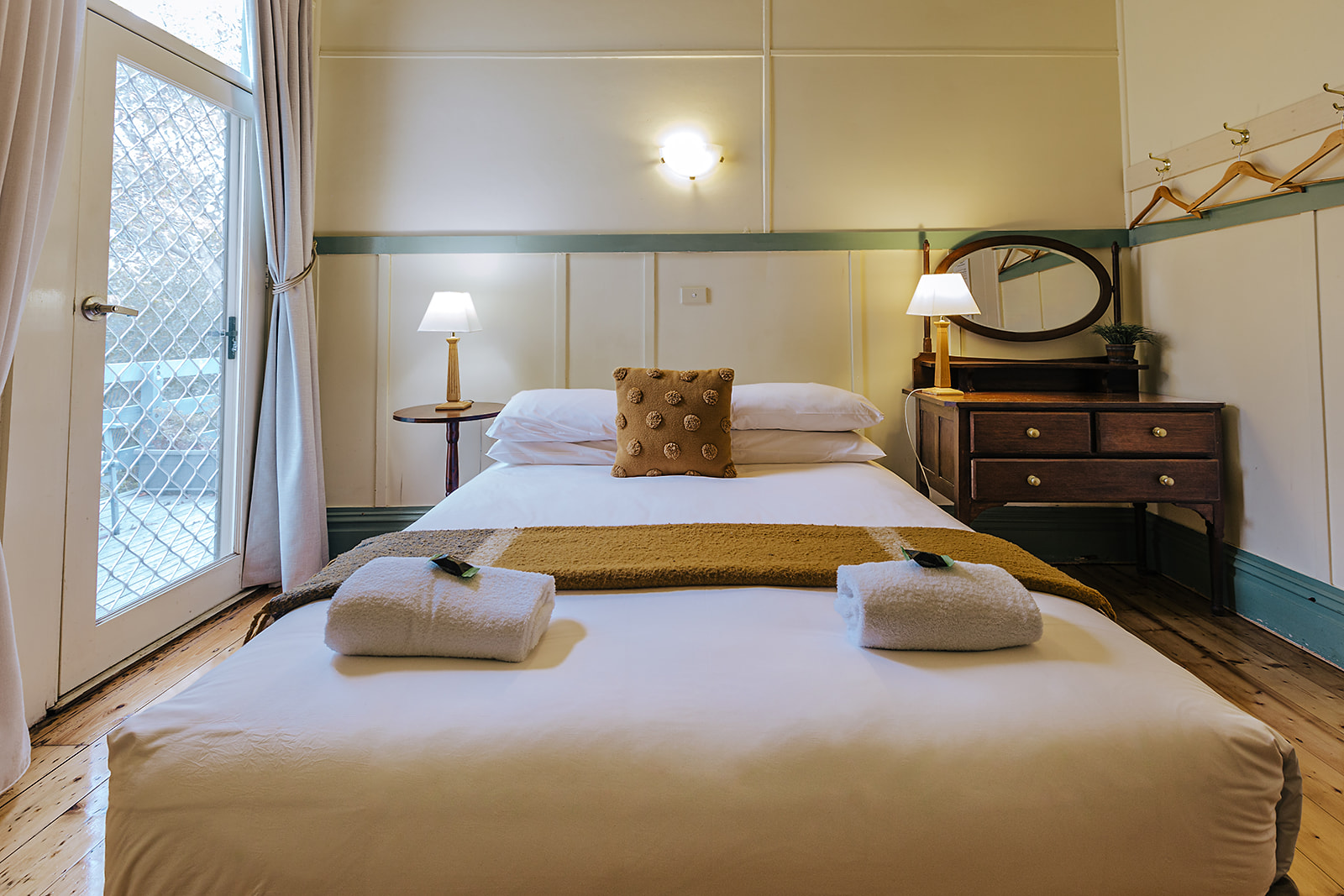 Queen Room 19